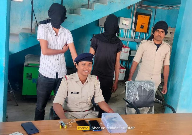 हिंदी समाचार |सोशल मीडिया पर हथियार लहराते...