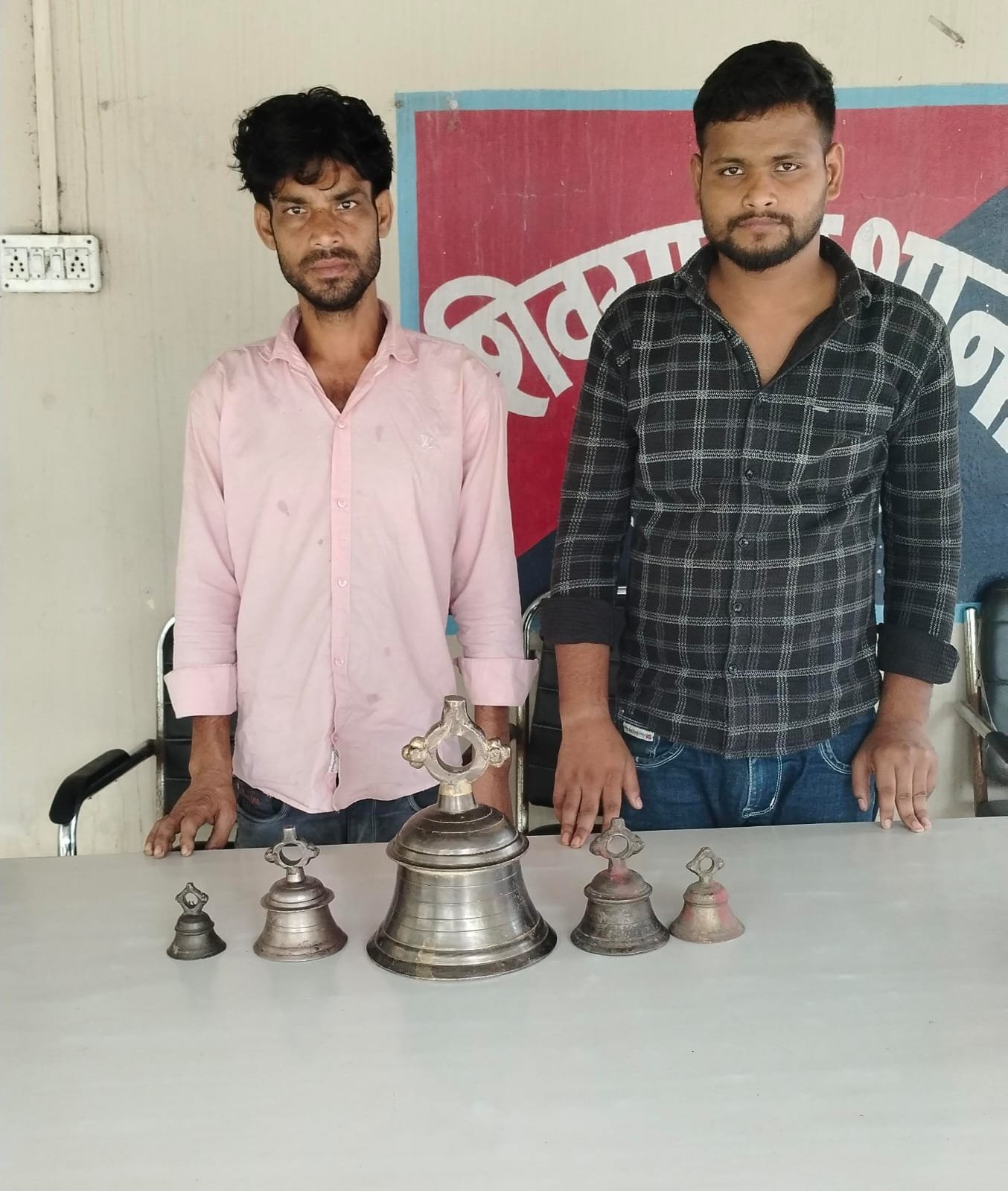 हिंदी समाचार | मंदिर के घंटी चोर गिरफ्तार