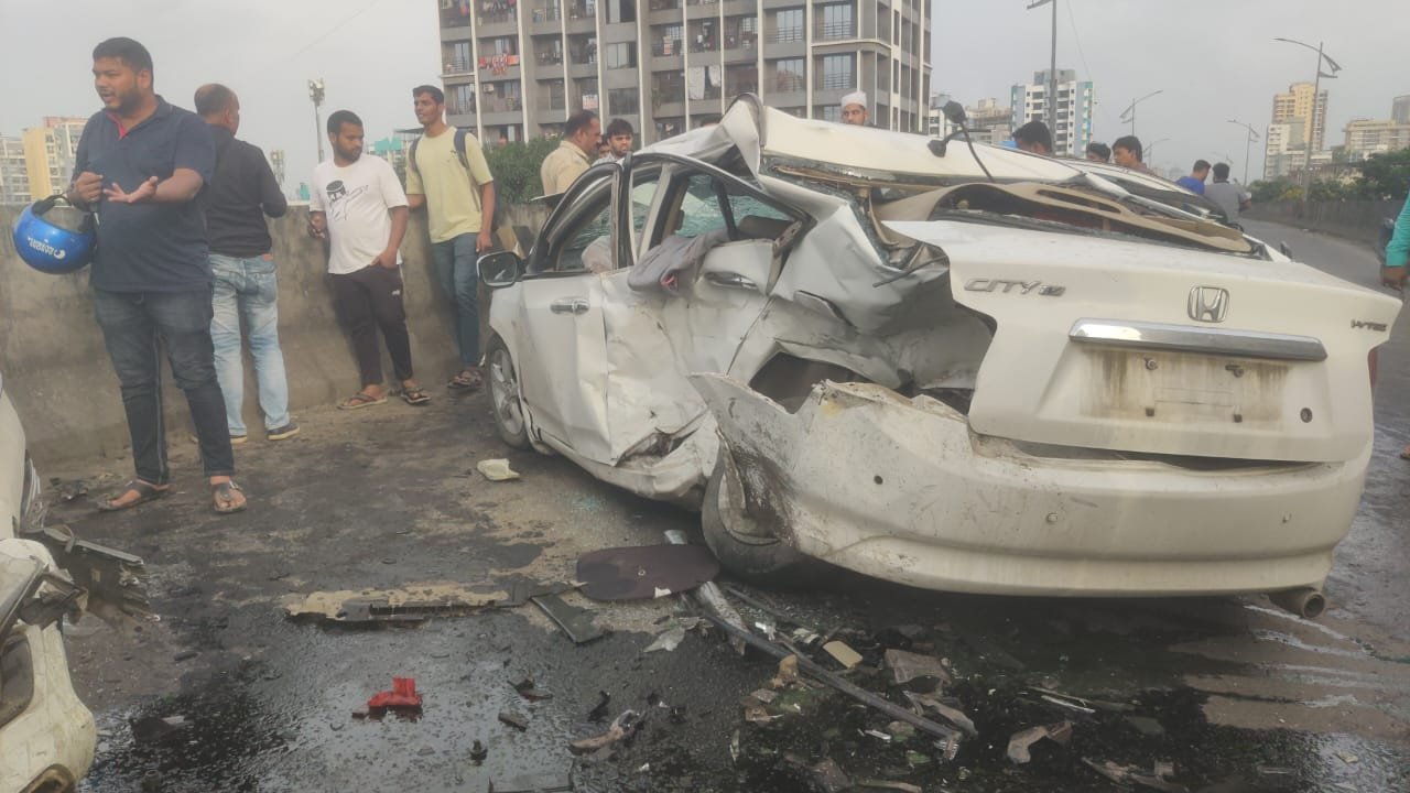 हिंदी समाचार |फ्लाईओवर पर तेज रफ्तार कार से...