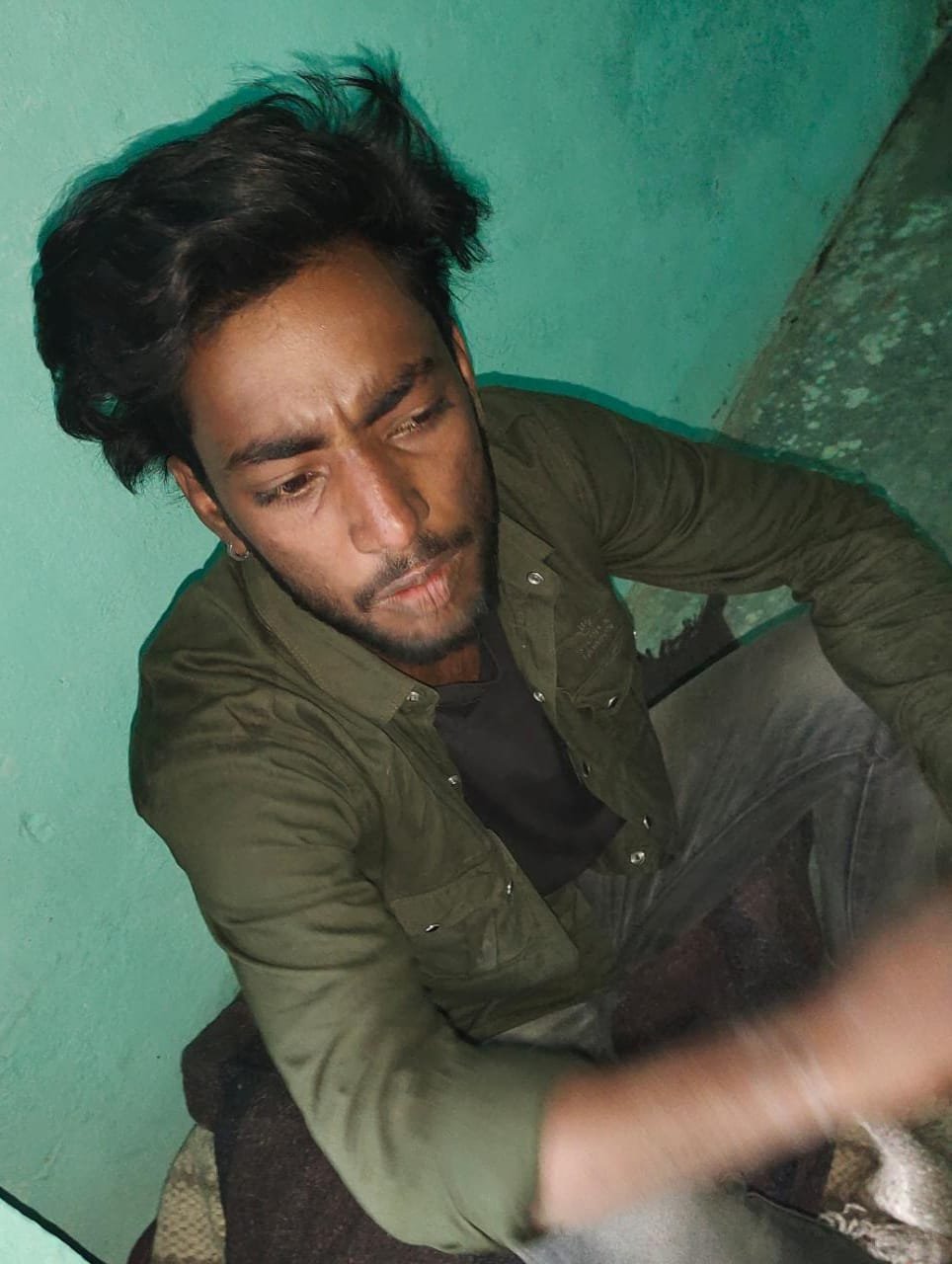 हिंदी समाचार |सैलून पर मोबाईल चार्जिंग को...