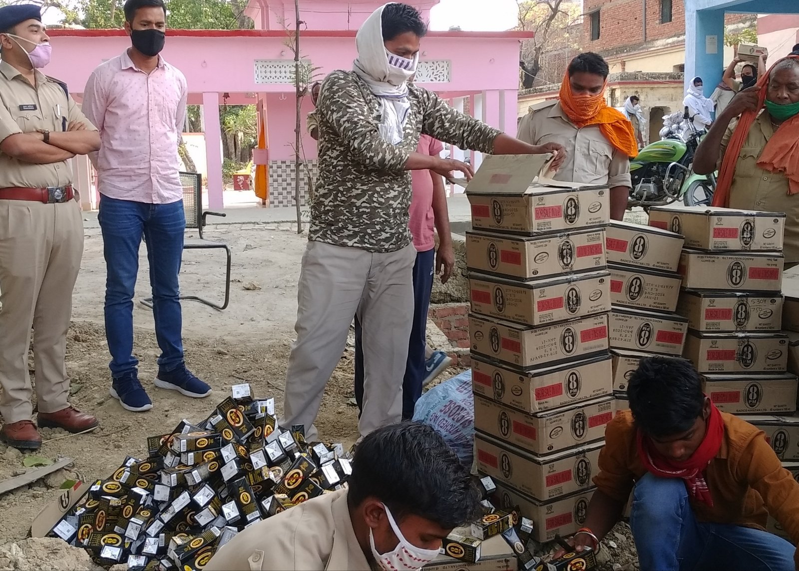 हिंदी समाचार |थाना परिसर में 438 लीटर शराब का...