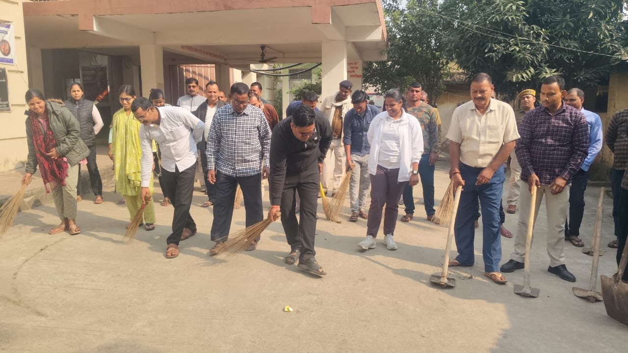 हिंदी समाचार |थाना प्रभारी ने स्वयं संभली...