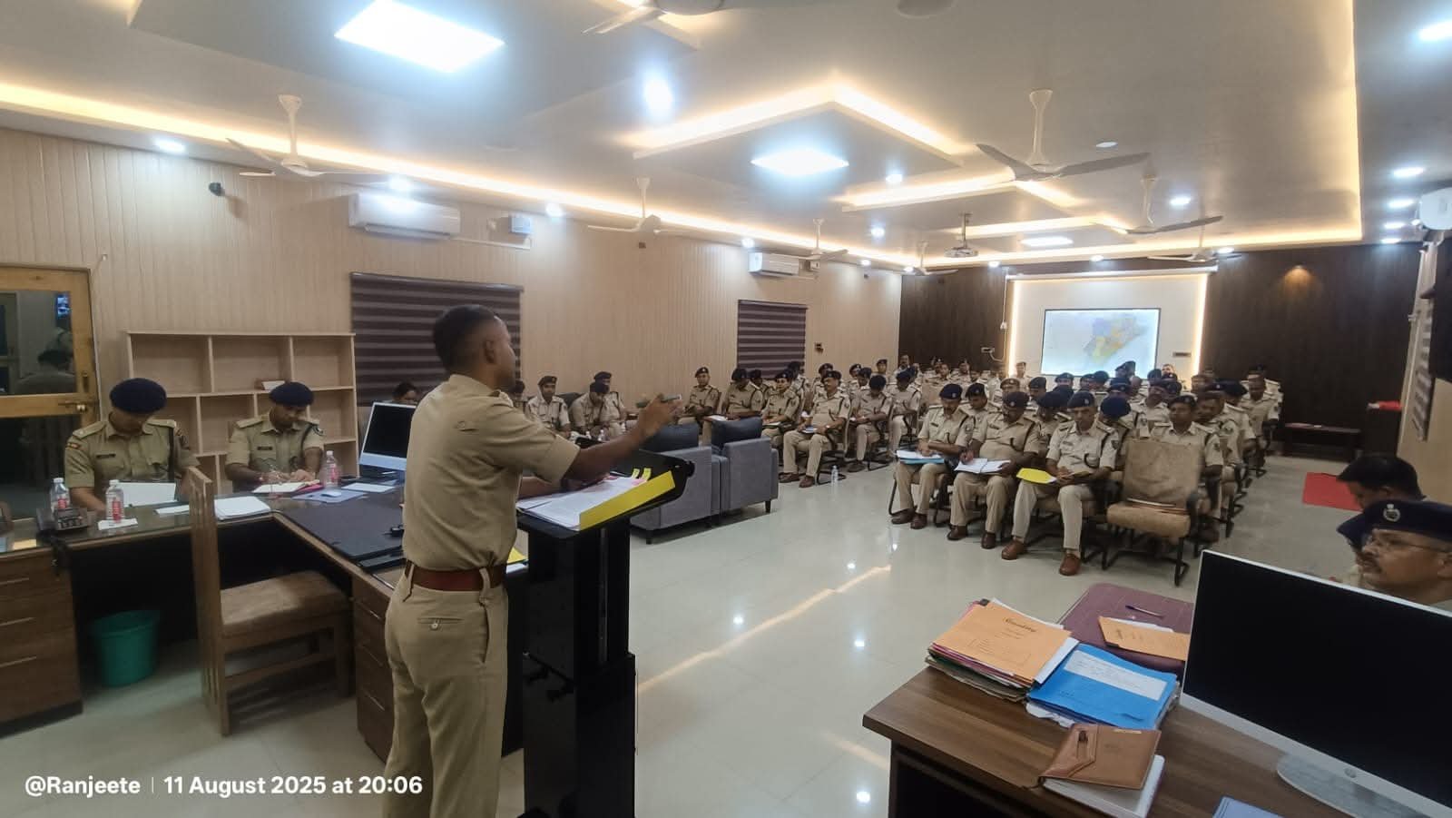 हिंदी समाचार |एसपी ने कीअपराध मासिक बैठक