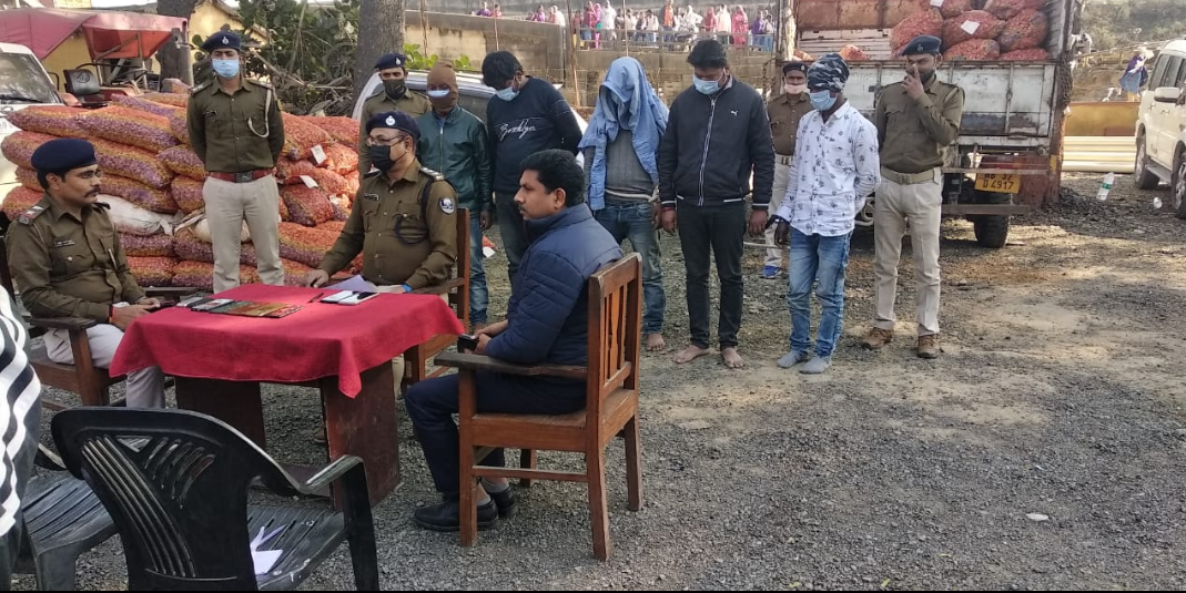 हिंदी समाचार |668 किलो गांजा के साथ 5 गिरफ्तार 3...