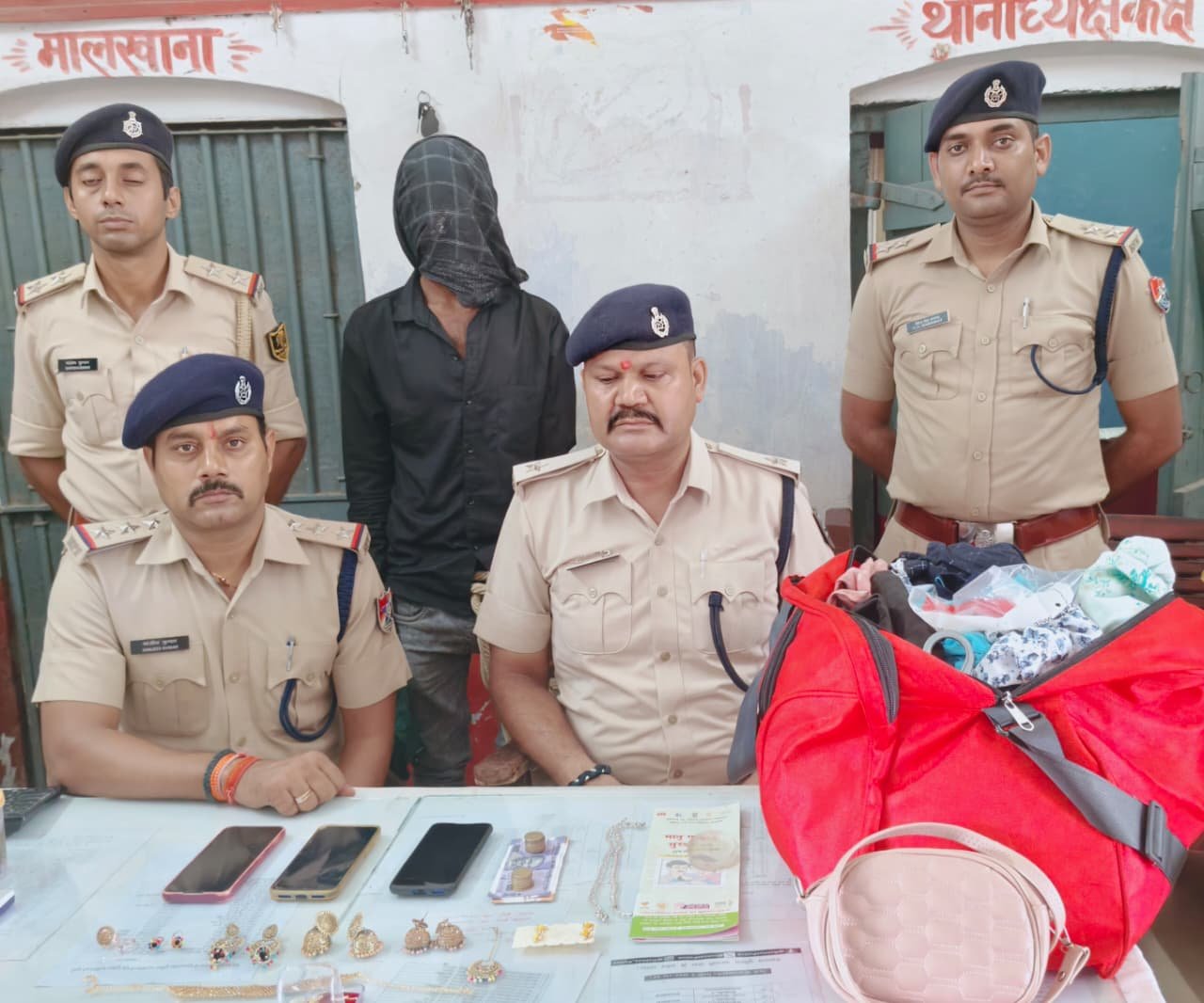 हिंदी समाचार |आरपीएफ व जीआरपी ने एक कुख्यात...