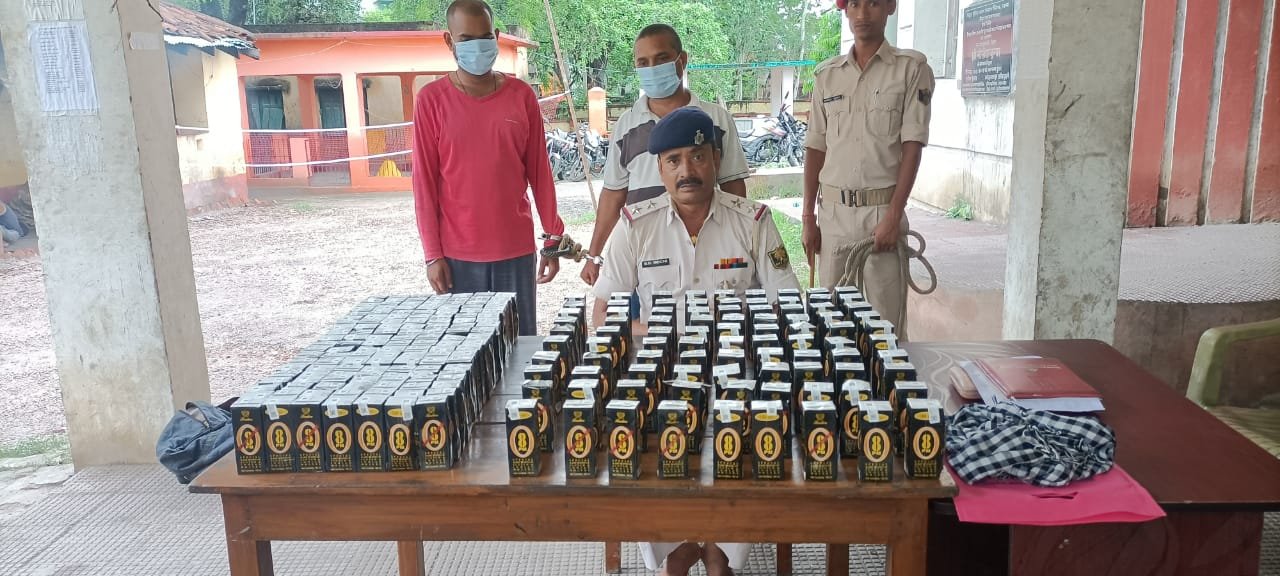 हिंदी समाचार |बाईक एवं कार से 44 लीटर...
