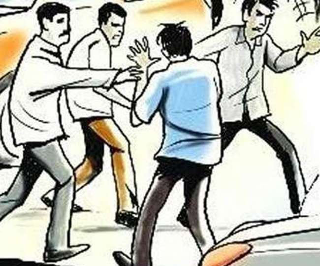 हिंदी समाचार |ग्राम पंचायत कार्यालय के बाहर...