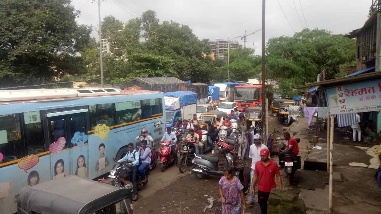 हिंदी समाचार |पत्री पुल के ट्रैफिक से लोगों...