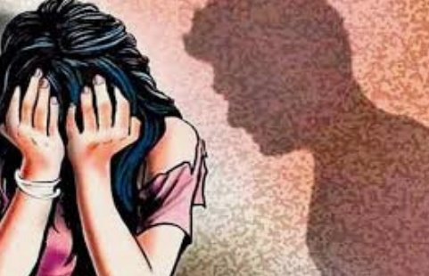 हिंदी समाचार |पिता को बुलाने खेत पर जा रही...