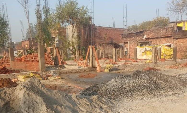 हिंदी समाचार |लेखपाल के संरक्षण में प्रधान...