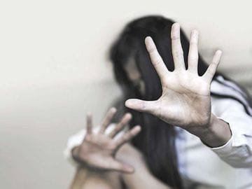 हिंदी समाचार |महिला के घर में जबरन घुसने और...