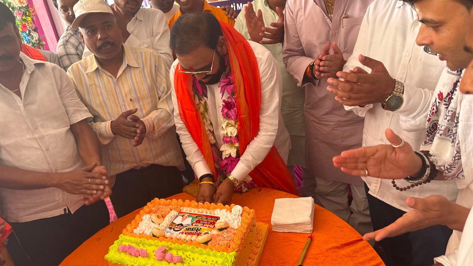 हिंदी समाचार | केराकत पूर्व विधायक ने अनोखे...