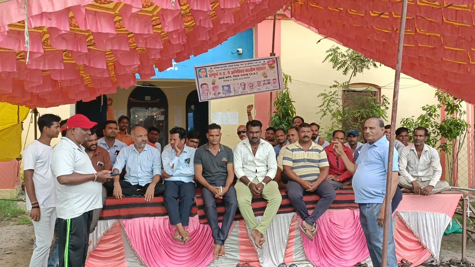 हिंदी समाचार |अनिश्चितकालीन हड़ताल पर तलेन...