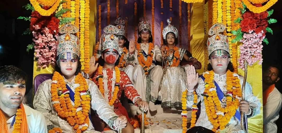 हिंदी समाचार |गाजे-बाजे से साथ निकाली गयी...