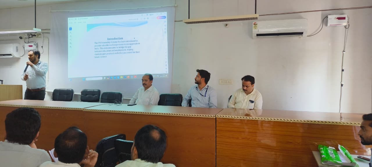 हिंदी समाचार |एक दिवसिय करियर मार्गदर्शन...