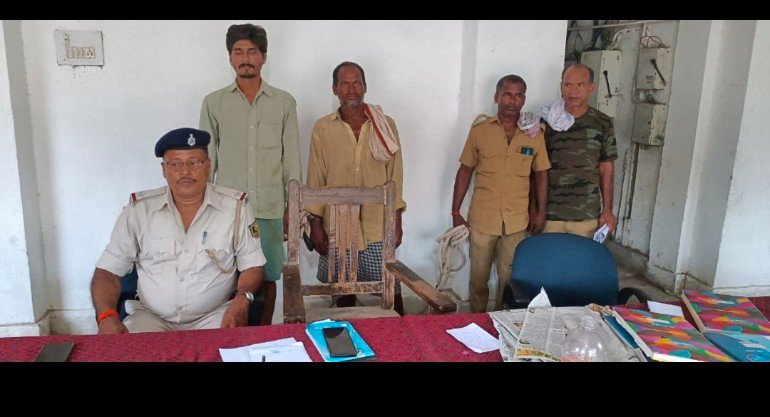 हिंदी समाचार |एक शराब विक्रेता सहित दो...