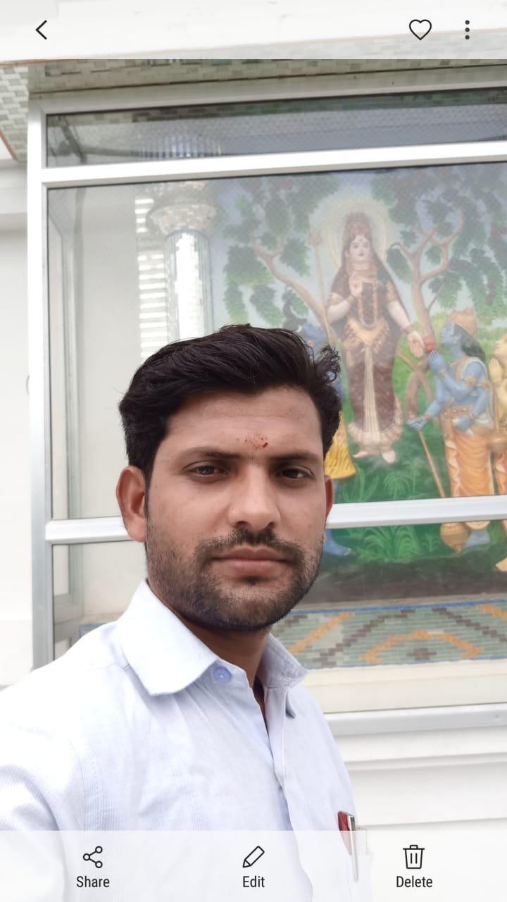 हिंदी समाचार |पत्रकार सर्वेश यादव को मिला...