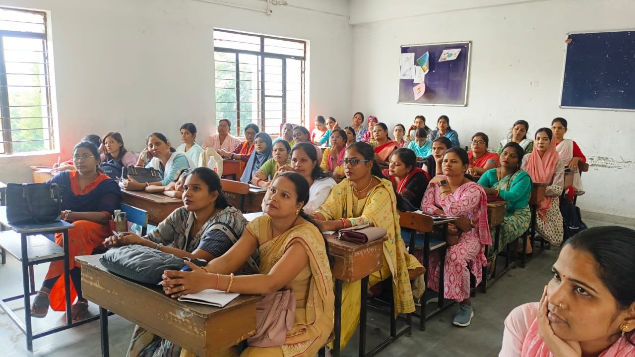 हिंदी समाचार |दो पालियों में प्रशिक्षण...